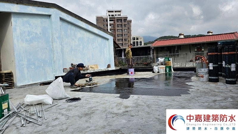 台北市/北投區/王公館 使用工法：屋頂免打除防水施工/4mm礦石面改質瀝青防水毯(熱熔毯)工法《中嘉建築防水》