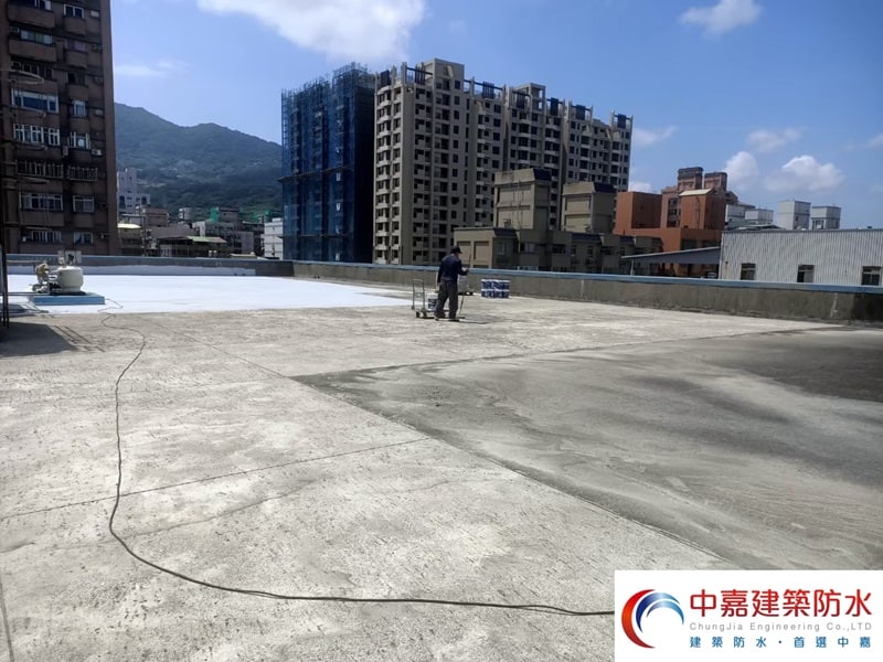 新北市/新北國際海纜站 使用工法 ： 屋頂免打除防水施工/壓克力防水地坪工法《中嘉建築防水》