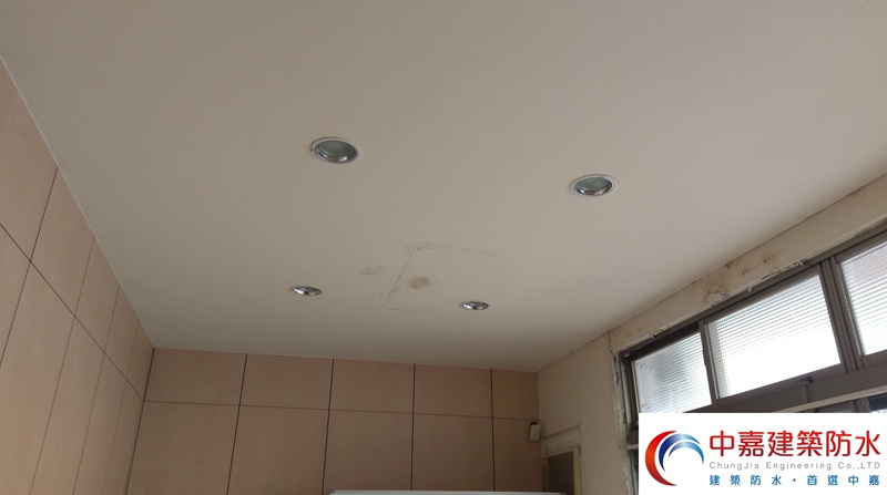 【台北大秘寶】屋頂防水翻修工程價格多少？防水材料與工法選擇《中嘉建築防水》