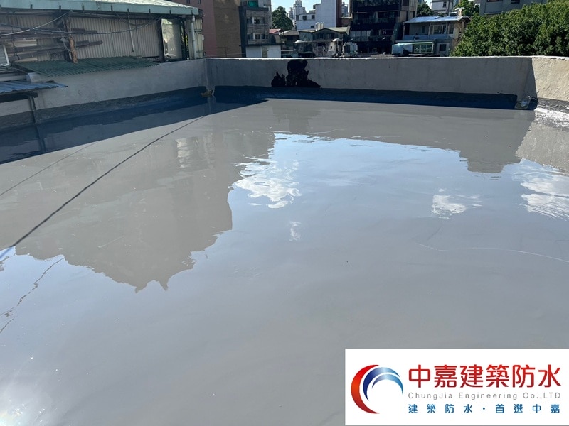 房屋漏水【成功修繕的關鍵】屋頂防水工程的施工方法及選擇《中嘉建築防水》