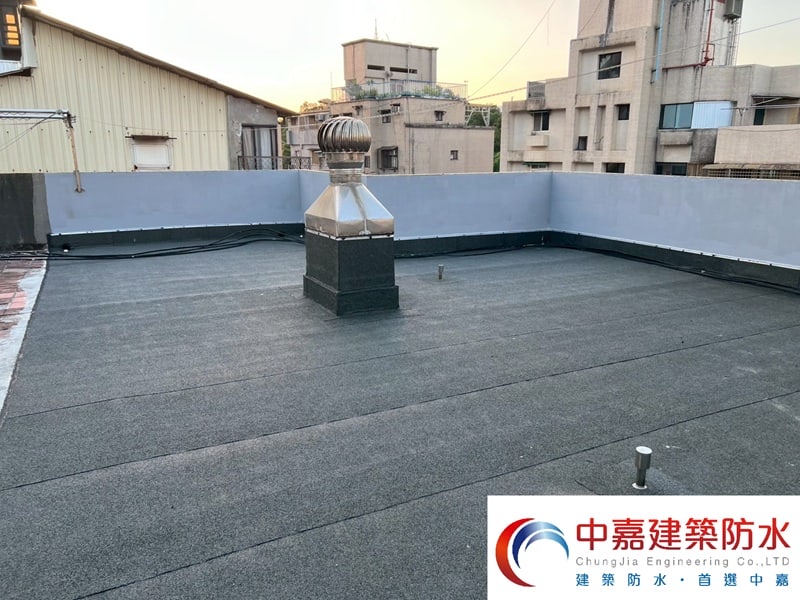 房屋漏水【成功修繕的關鍵】屋頂防水工程的施工方法及選擇《中嘉建築防水》