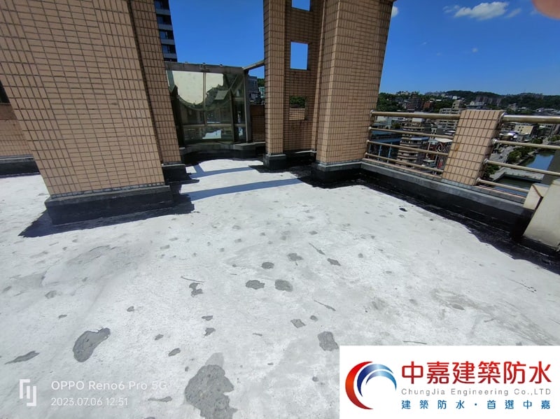 房屋漏水【成功修繕的關鍵】屋頂防水工程的施工方法及選擇《中嘉建築防水》