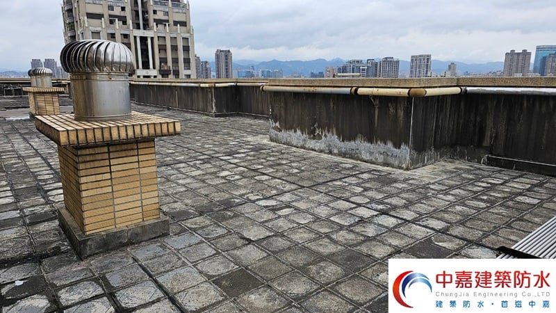 為什麼下雨時不漏水，雨停後才開始滴水【揭開屋頂漏水的真相】《中嘉建築防水》