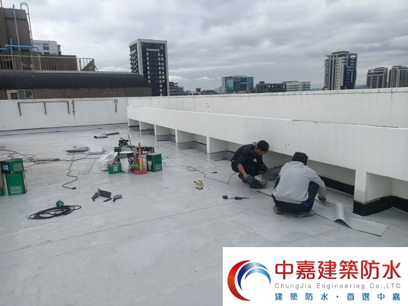 屋頂兩戶交界處漏水修復的「三步驟」【頂樓漏水:人品修煉場】