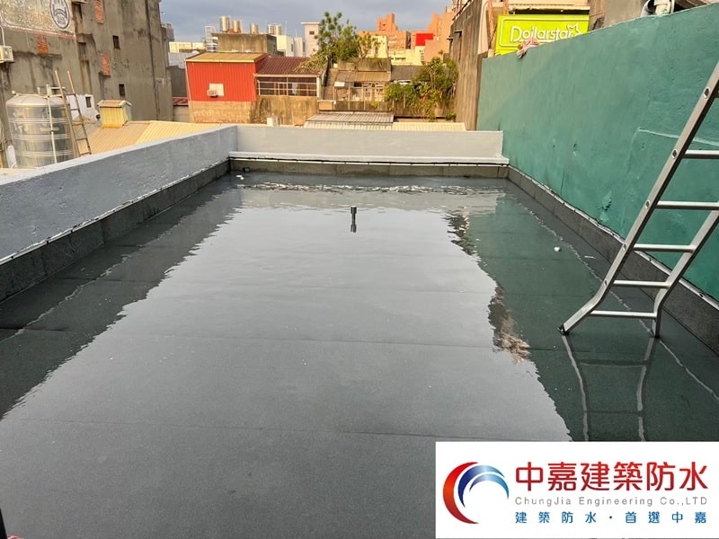 農舍頂樓加蓋颱風漏雨了?拯救屋頂的中年危機【拒絕荷包漏水】《中嘉建築防水》屋頂漏水如何處理快找《中嘉建築防水》屋頂防水的專家 (6) - 中嘉 ...
