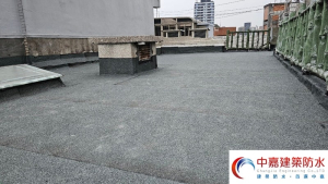 公寓大廈頂樓長期下雨漏水到屋內不修理【如何救援我的屋頂】《中嘉建築防水》
