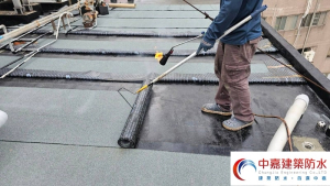 屋頂修漏水只能花大錢敲除地板嗎？【聰明的降低預算實用方法】《中嘉建築防水》