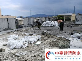 屋頂兩戶交界處漏水修復的「三步驟」【頂樓漏水：人品修煉場】《中嘉建築防水》