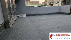 屋頂磁磚破裂會導致漏水？專家教你如何有效處理【避免踩雷】《中嘉建築防水》