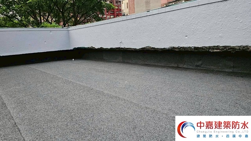 等不到都更，如何幫老宅屋頂穿雨衣延壽【防水技術全面升級】《中嘉建築防水》