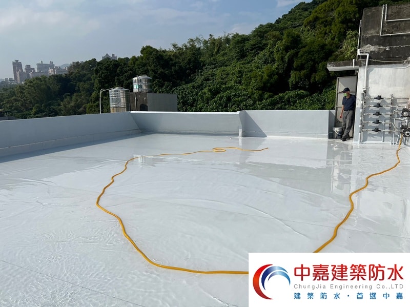 等不到都更，如何幫老宅屋頂穿雨衣延壽【防水技術全面升級】《中嘉建築防水》