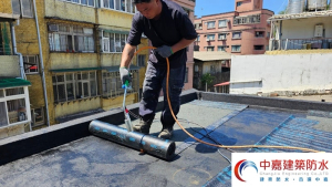 【不用摔電視了】頂樓漏水修繕方法有那些？別讓屋頂變成馬蜂窩《中嘉建築防水》