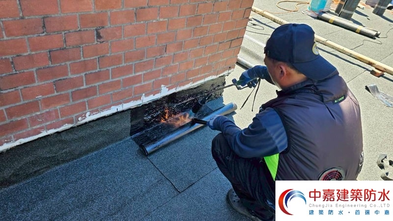 下雨漏水樓下遭殃【專家整理】實用有趣的頂樓漏水檢測方法《中嘉建築防水》