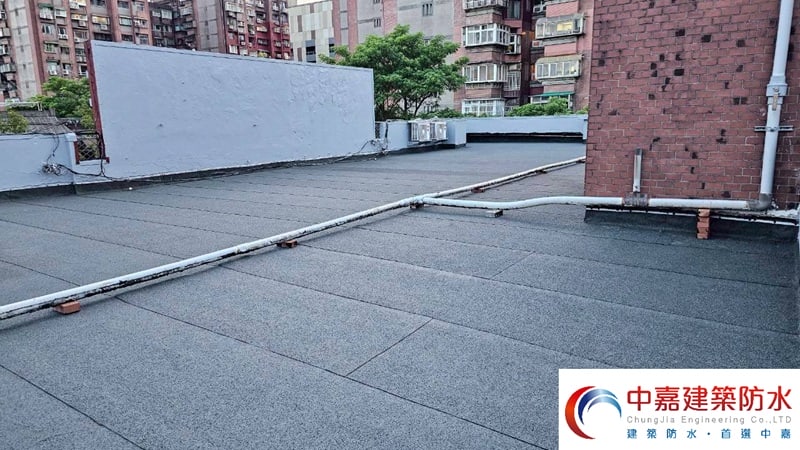 下雨漏水樓下遭殃【專家整理】實用有趣的頂樓漏水檢測方法《中嘉建築防水》