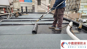 頂樓板鼓起、鋼筋外露又漏水怎麼辦？【別讓天花板變超難相處】《中嘉建築防水》